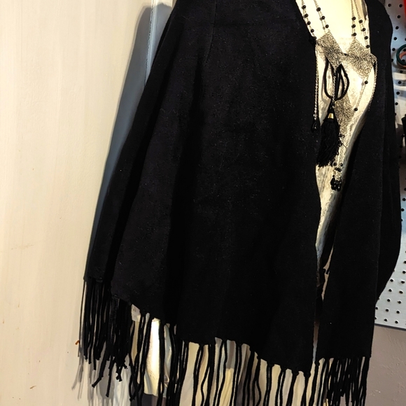Joy & Iman fringed boho poncho black ,one size fits most winter . - Picture 3 of 7